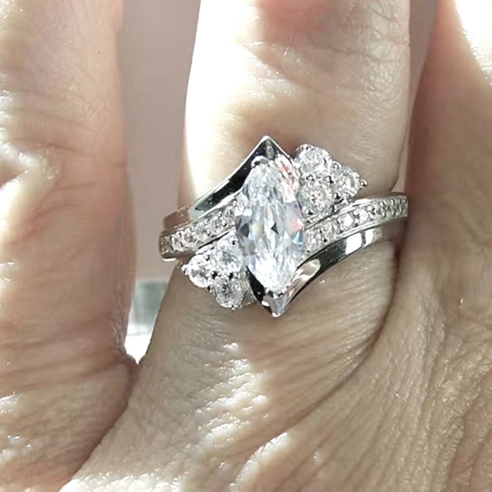 Stunning Silver Cubic Zirconia Multi Stone Fashion Ring
